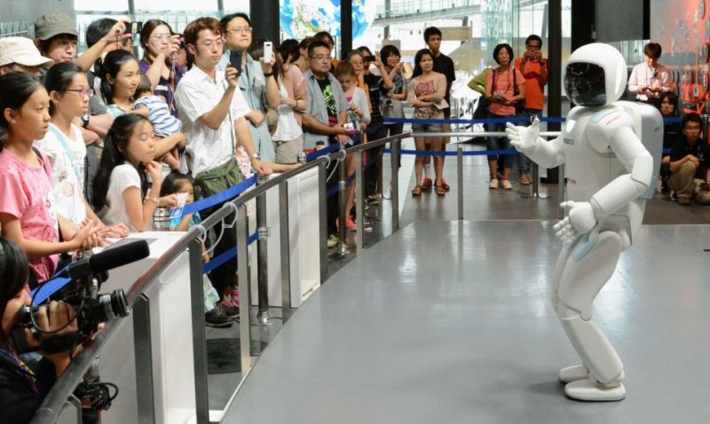 robot asimo biểu diễn tại miraikan robot asimo biểu diễn tại miraikan